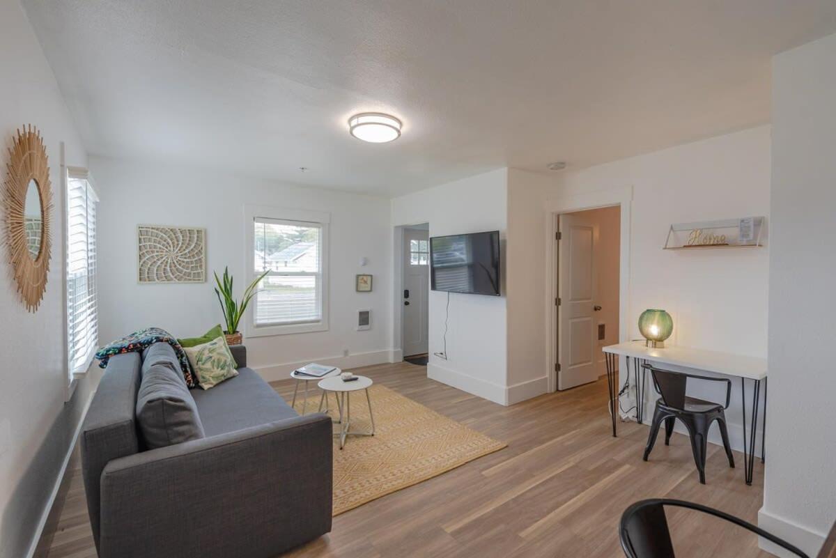 #Stayinmydistrict Coos Bay Cypress Cottage 外观 照片