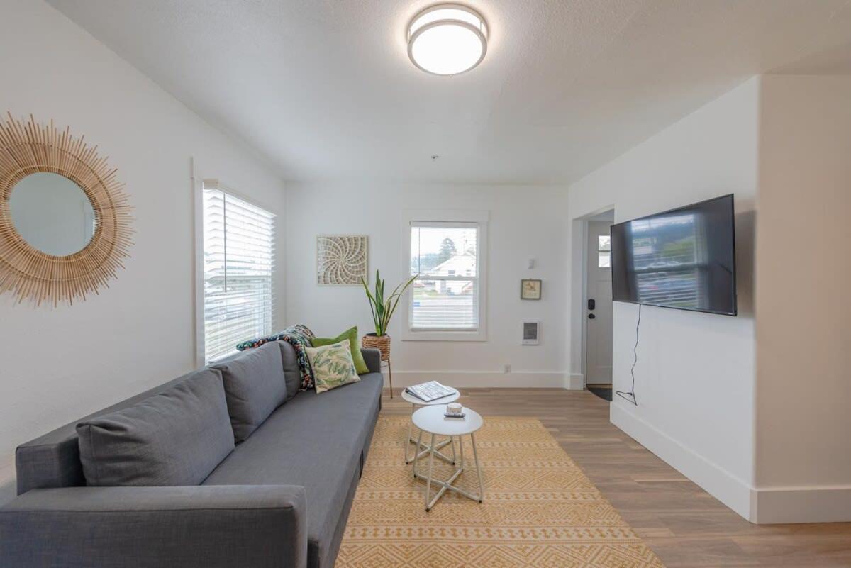 #Stayinmydistrict Coos Bay Cypress Cottage 外观 照片