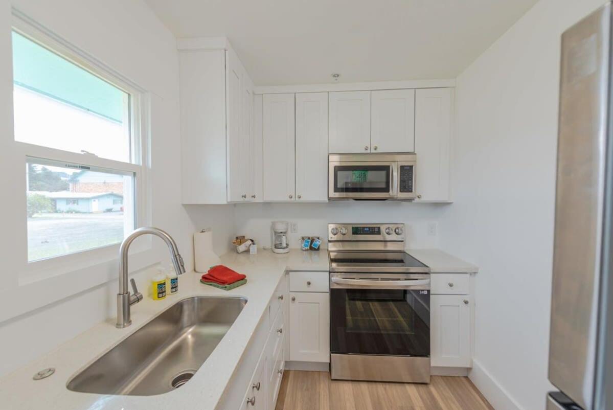 #Stayinmydistrict Coos Bay Cypress Cottage 外观 照片